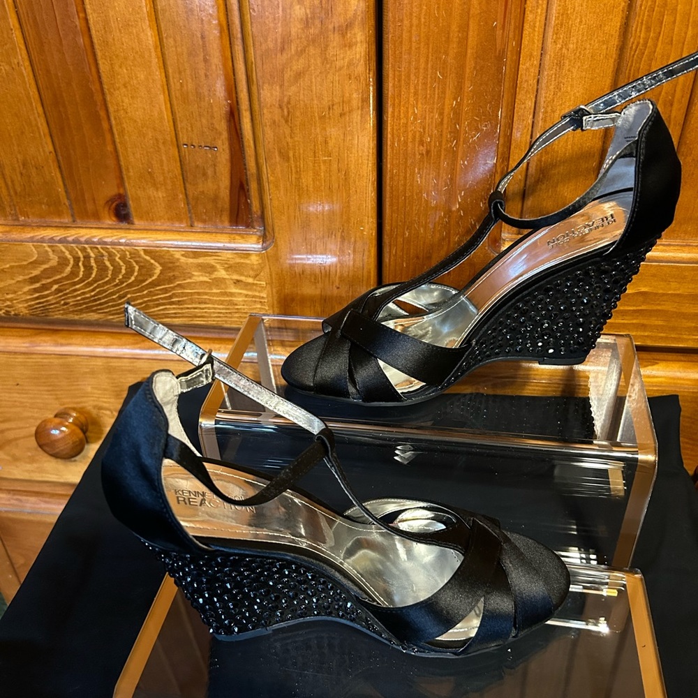 Kenneth Cole Reaction- Rhinestone Black Sandle size 10M - Picture 1 of 7
